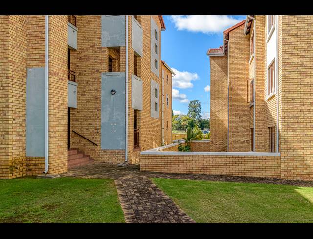 2 BEDROOM APARTMENT FOR SALE IN RANDPARK RIDGE